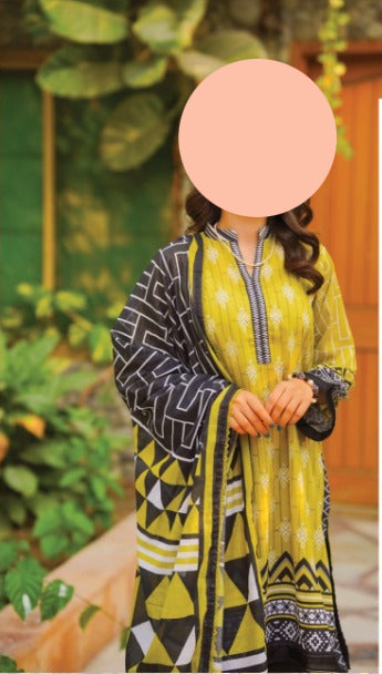 Kashmala 3 Piece Digital Printed Lawn Suit – Elegant Unstitched