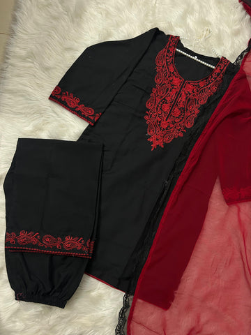 Medium & Large Black Embroidered 3 Piece – Stitched Ladies Eid 2K26 Suit