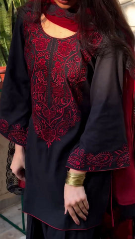 Medium & Large Black Embroidered 3 Piece – Stitched Ladies Eid 2K26 Suit