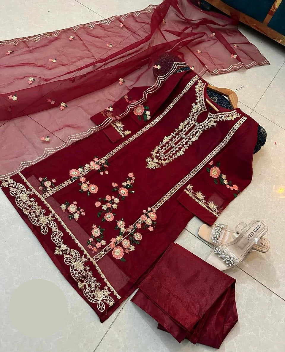 Medium Flower Embroidered 3 Piece – Organza Shirt with Cutwork Dupatta