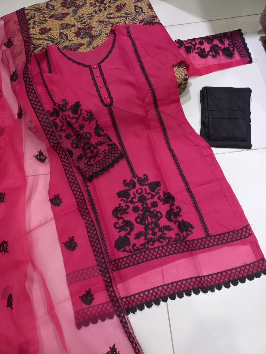 Medium Embroidered Organza 3 Piece – Lace Shirt with Cotton Trouser & Dupatta