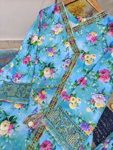 Standard Angrakha Style Bana Dora Lawn 3PC – Digital Printed with Embroidery Patch Work & Organza Dupatta 2K26