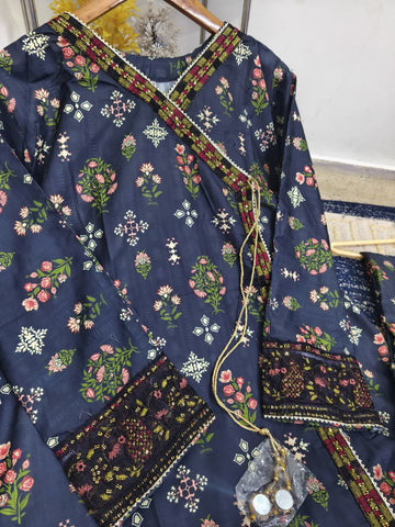 Standard Angrakha Style Bana Dora Lawn 3PC – Digital Printed with Embroidery Patch Work & Organza Dupatta 2K26