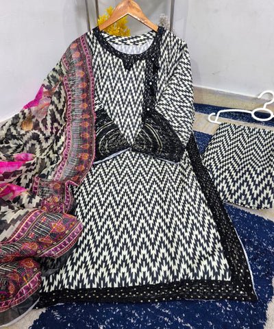 Standard Digital Printed Bana Dora Lawn 3 Piece – Embroidery Patch Work with Organza Dupatta 2K26