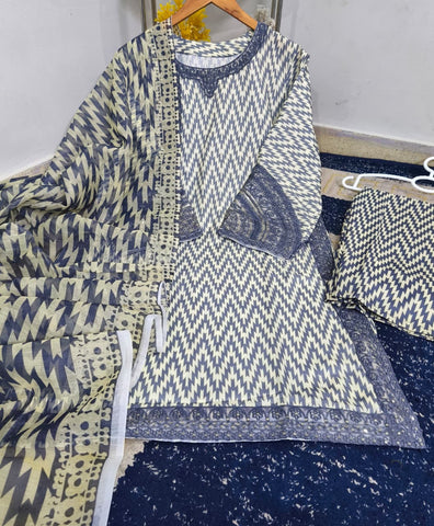 Standard Digital Printed Bana Dora Lawn 3 Piece – Embroidery Patch Work with Organza Dupatta 2K26