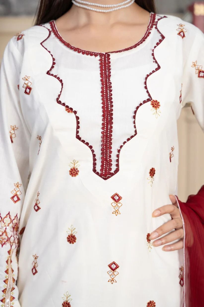 Medium & Large Embroidered 3 Piece – Stitched Ladies Eid 2K26 Suit