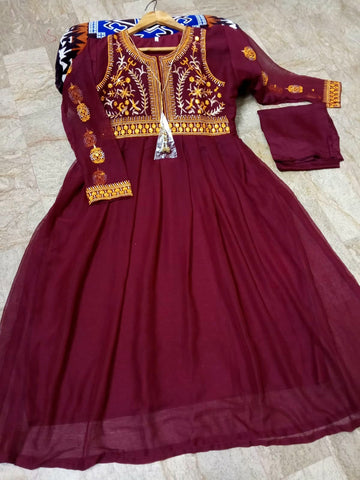 Medium Front Sequence Embroidered Maxi 2 Piece – Chiffon with Crepe Malai Trouser